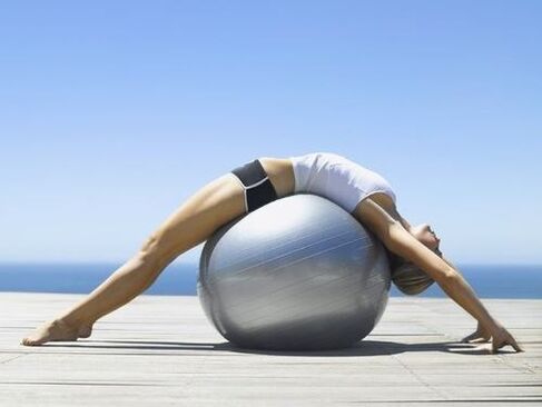 Exercices de fitball pour le traitement de l'ostéochondose