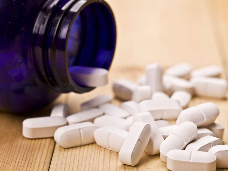 Avec l'ostéochondrose, des médicaments sont prescrits pour soulager la douleur et l'inflammation