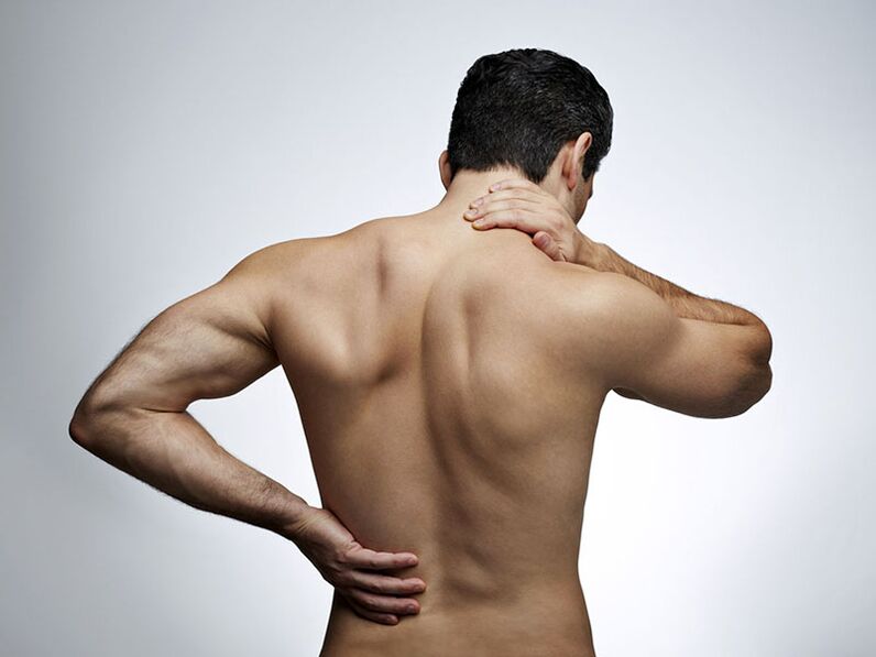 Les principaux symptômes de l'ostéochondrose sont des douleurs dans le cou, le dos et le bas du dos. 